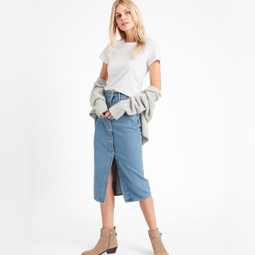Banana republic denim button front midi skirt size 4